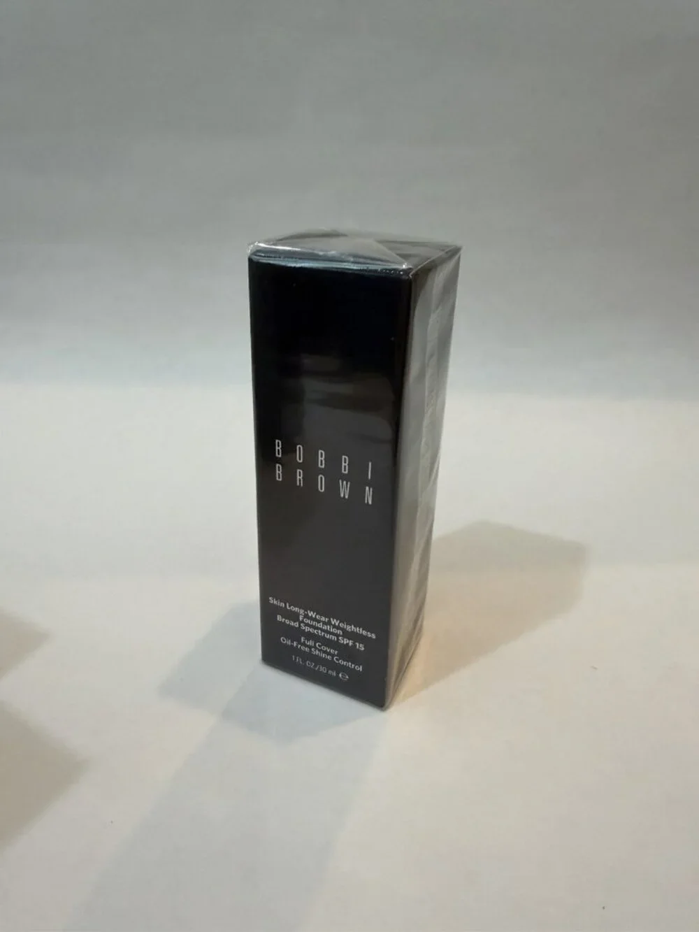 Bobbi Brown Skin Long-Wear Weightless Foundation SPF 15 Neutral Almond N-080